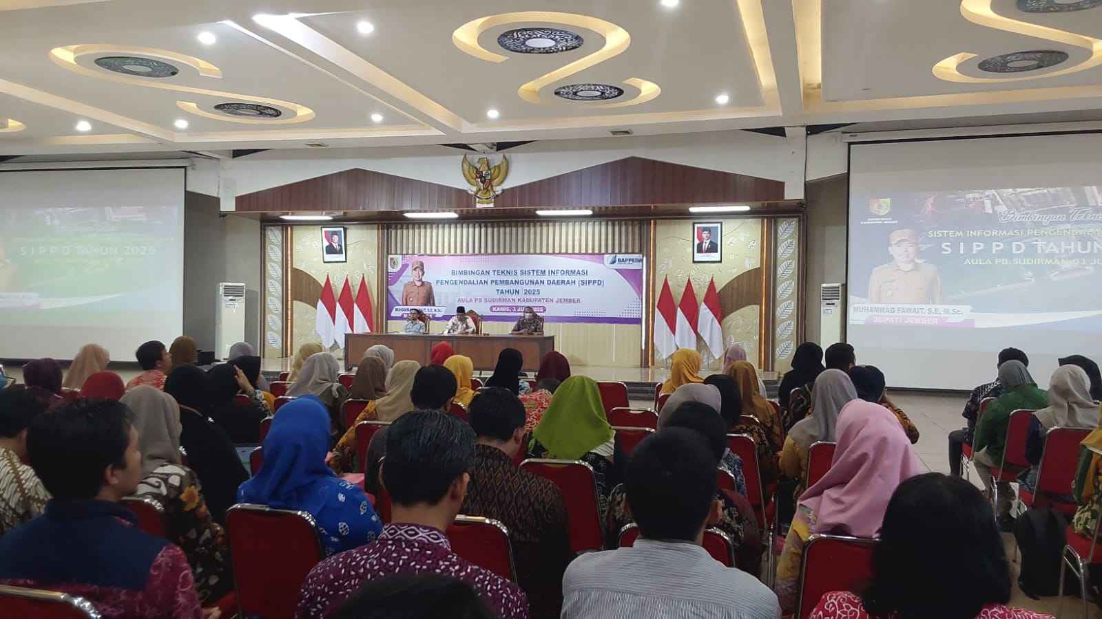 Pengampu Perencanaan dan Operator SIPPD DP3AKB mengikuti Bimtek Sistem Informasi Pengendalian Pembangunan Daerah TA. 2025